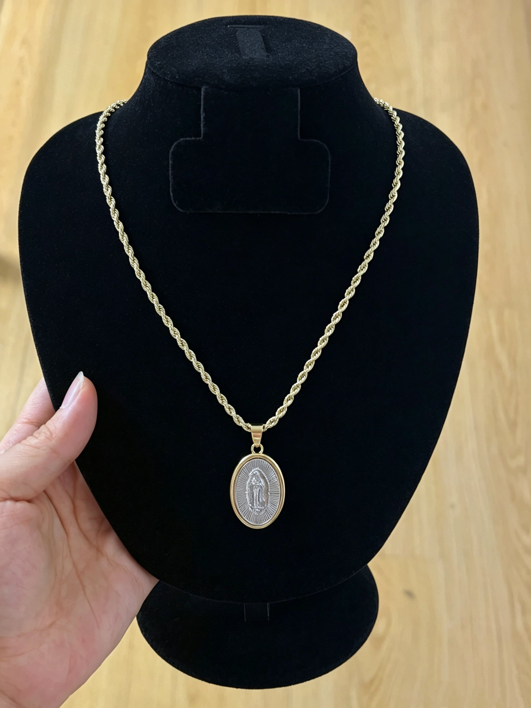 Collar de la Virgen María bicolor