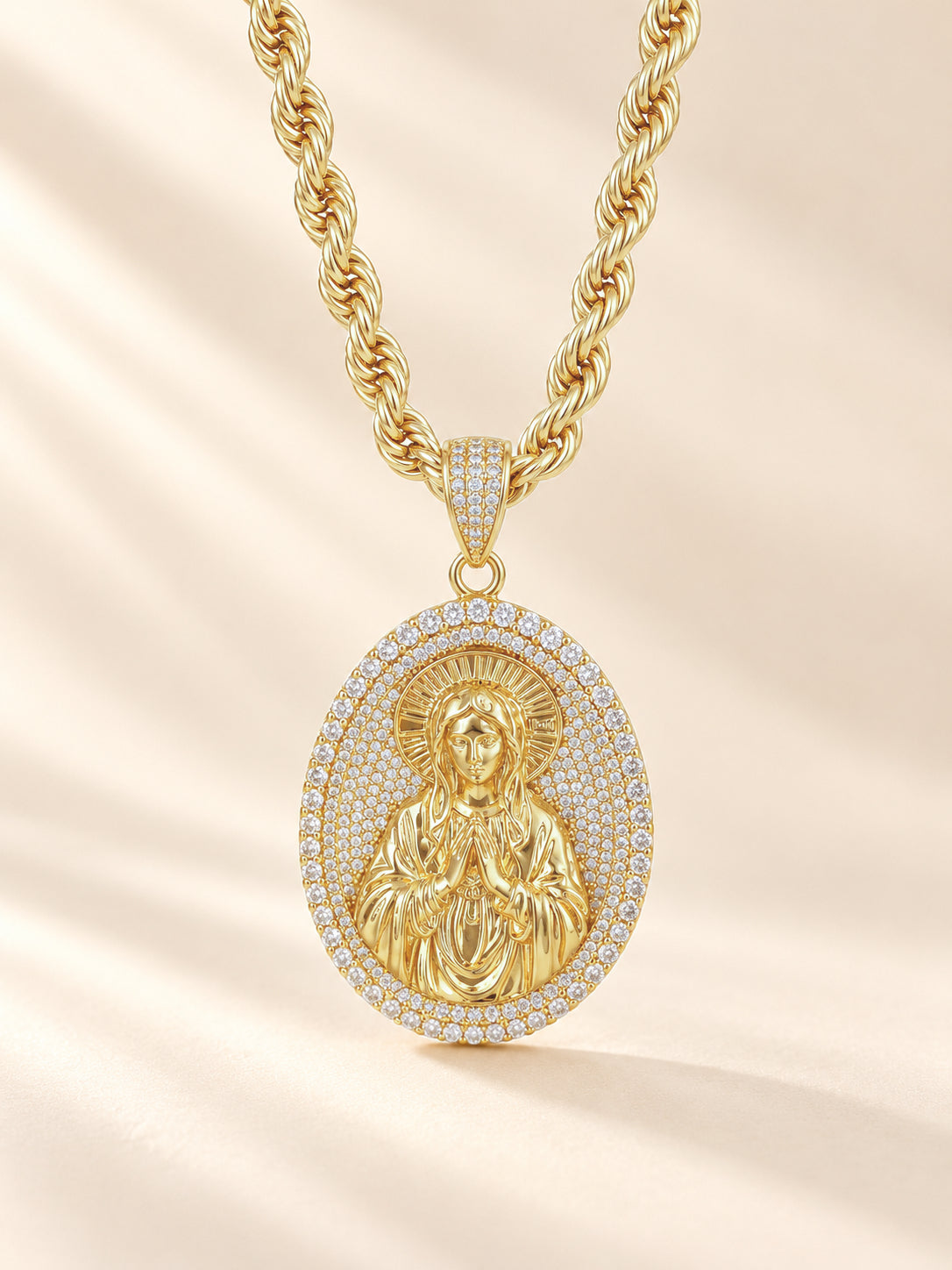 Collar de la Virgen María CZ